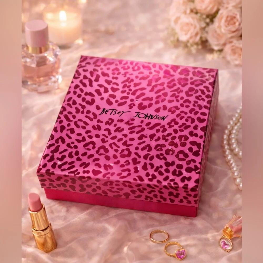BETSEY JOHNSON GIFT BOX, pink fit Earrings or small objects EMPTY BOX